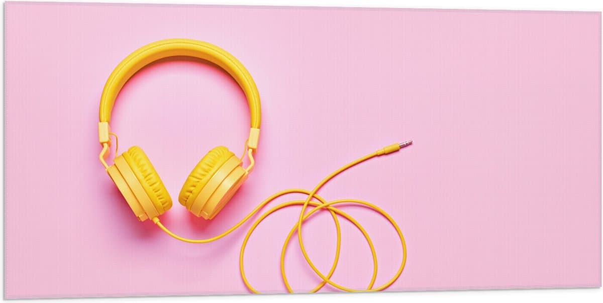 Vlag - Gele Headset tegen Roze Achtergrond - 100x50 cm Foto op Polyester Vlag