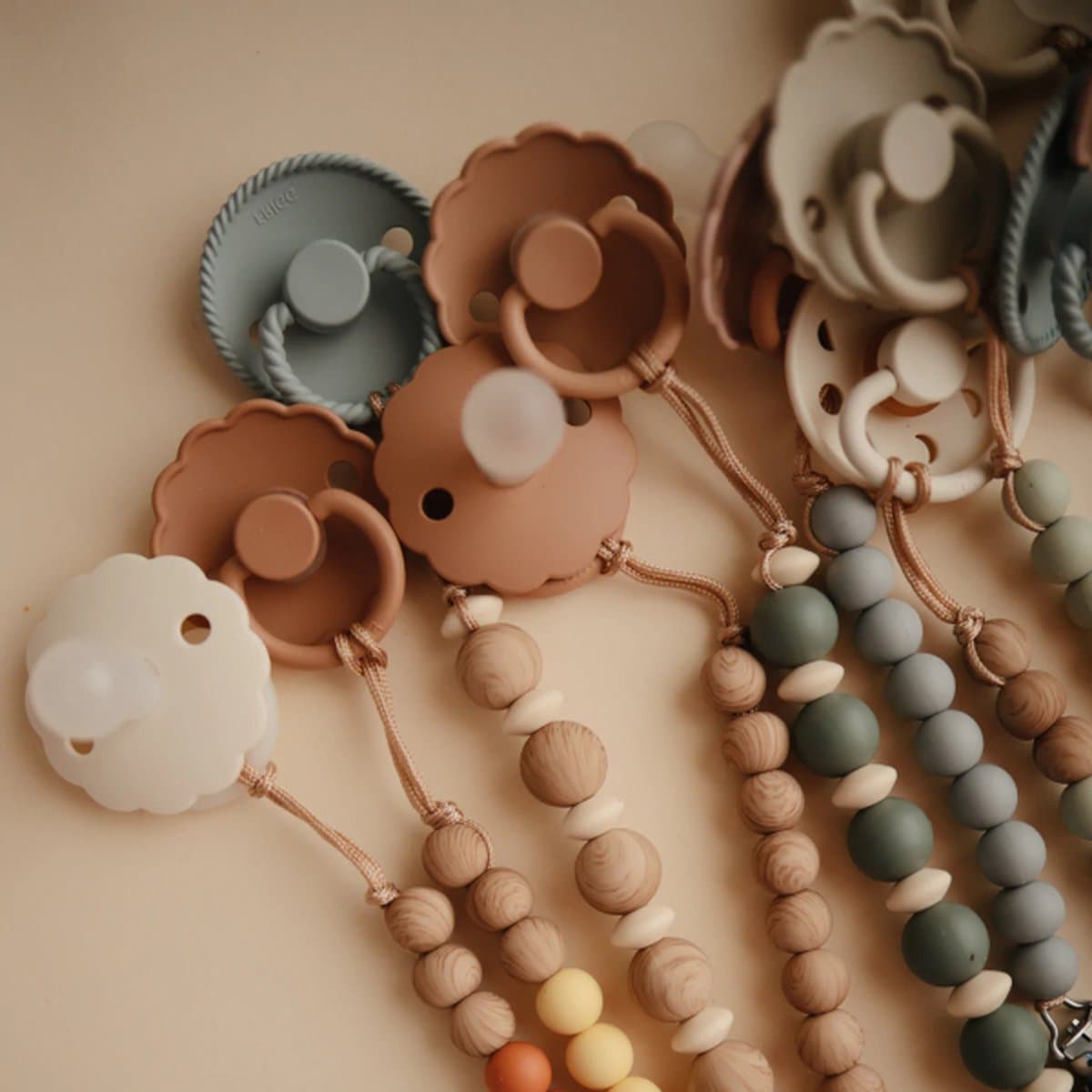 Mushie - Siliconen Speenkoord Luna - Speenkoorden - Dried Thyme