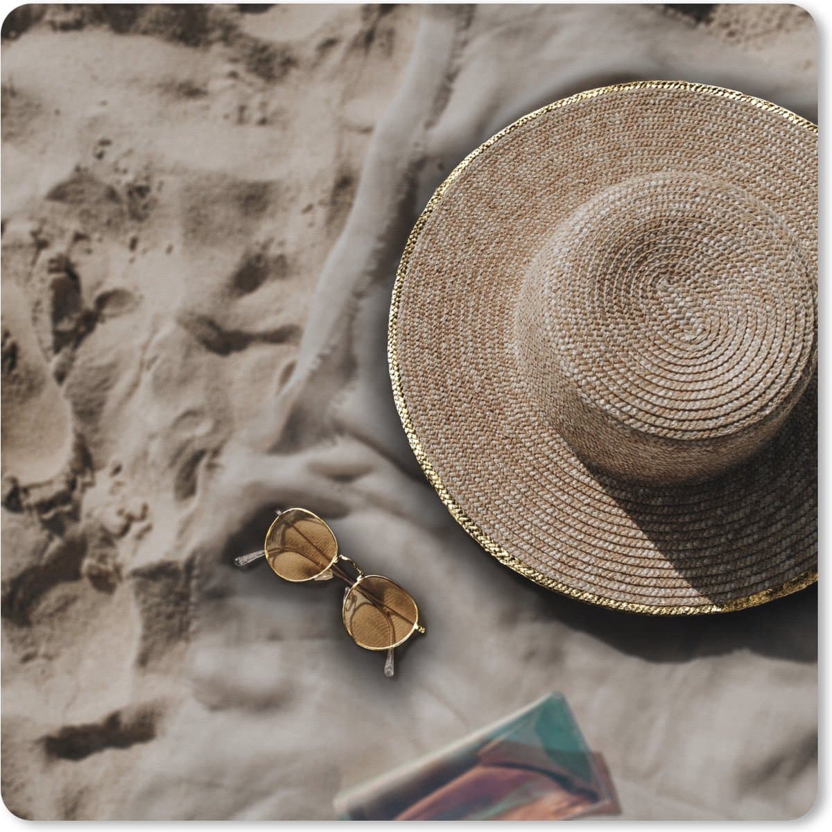 Muismat XXL 80x80 cm - Bureau onderlegger - Bureau mat Zomer - Strand - Zonnebril - Hoed - Bureaumat - Gaming mousepad xl - Bureaulegger groot - Computer deskmat