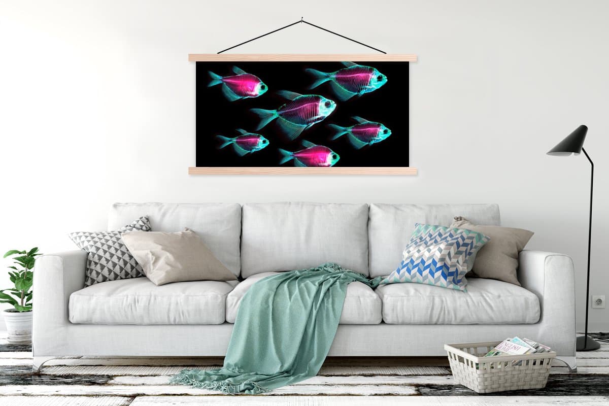 Posterhanger incl. Poster 120x60 cm - Schoolplaat - Vis - Paars - Blauw - Textielposter - Blanke latten