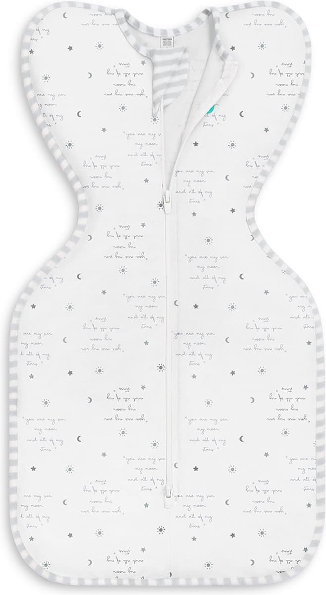Love to Dream™ Babyslaapzak Swaddle Up™ - Inbakeren - Baby 0-3 maanden - 3.5-6 kg - Zomer - 0.2 TOG- Wit met tekst