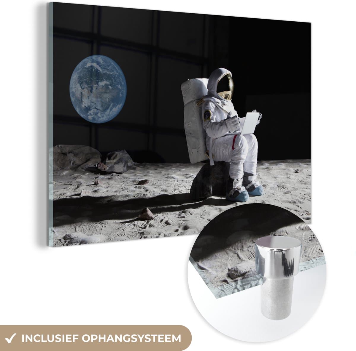 ® Glasschilderij 30x20 cm - Schilderij acrylglas - Astronaut - Maan - Laptop - Foto op glas - Muurdecoratie woonkamer - Wanddecoratie slaapkamer - Schilderijen