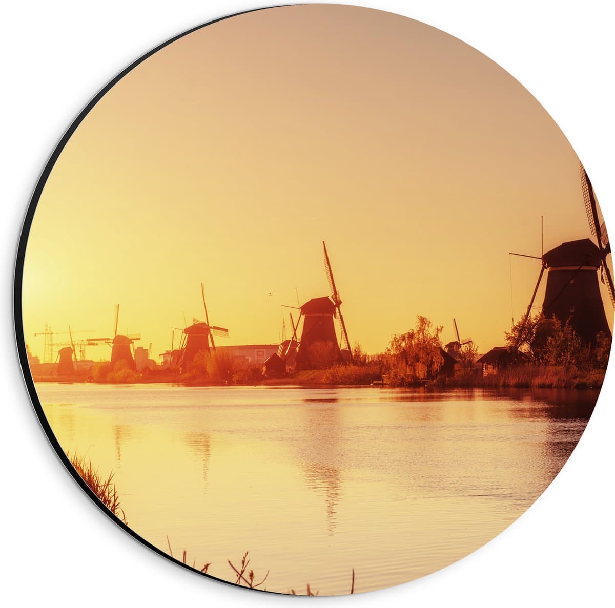 Dibond Muurcirkel - Rijen Windmolens aan de Rivier bij Zonsondergang - 20x20 cm Foto op Aluminium Muurcirkel (met ophangsysteem)