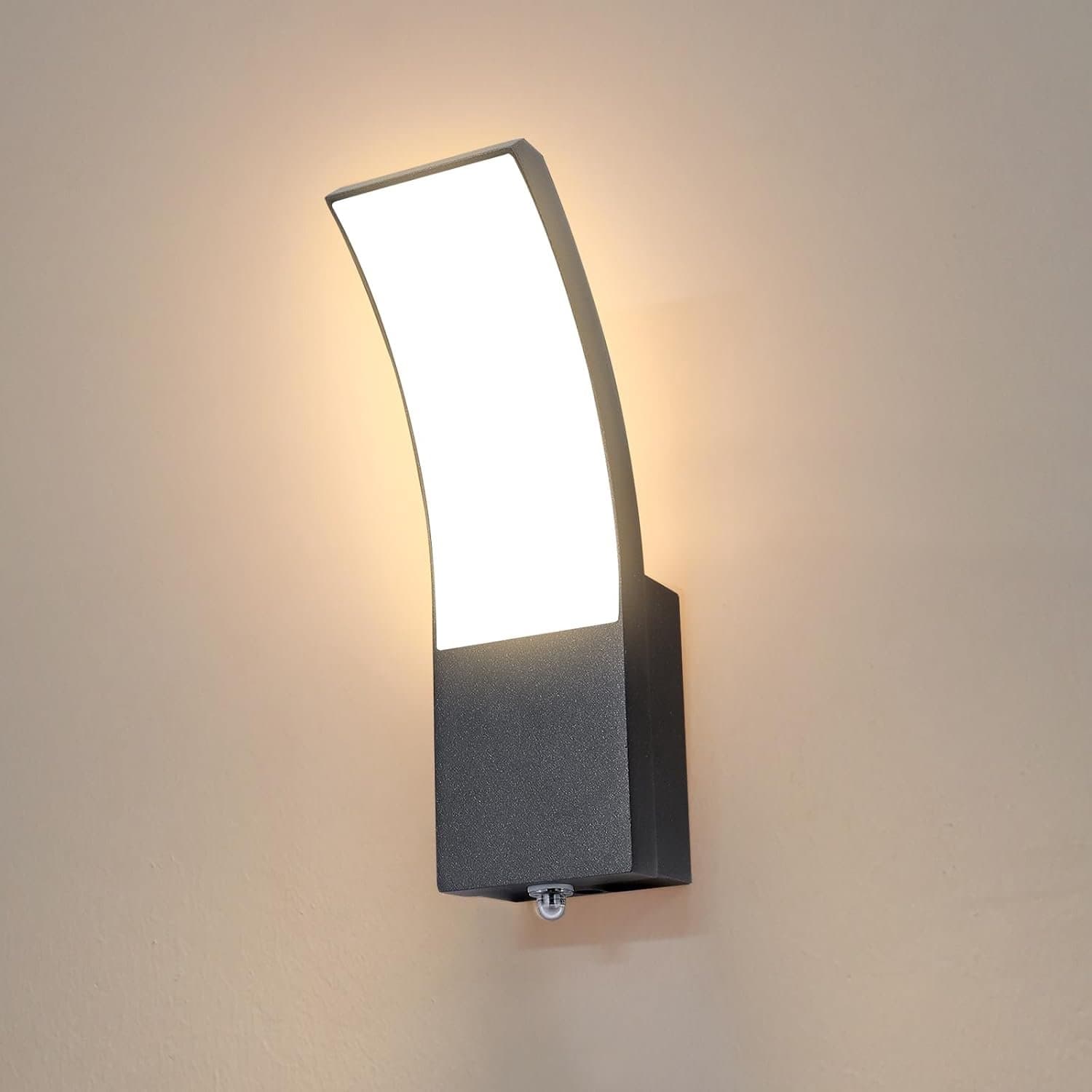 QEVA Buitenlamp met Sensor - Buitenverlichting - Sensor Lamp - Zwart - 11cm x 7cm x 23cm