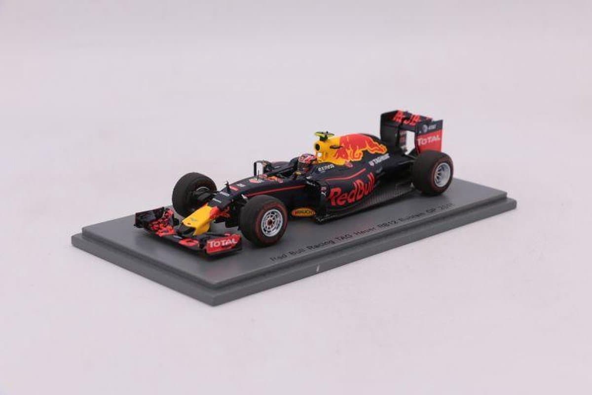 Red Bull Racing TAG Heuer RB12 #26 Bahrain GP 2016 - 1:43 - Spark