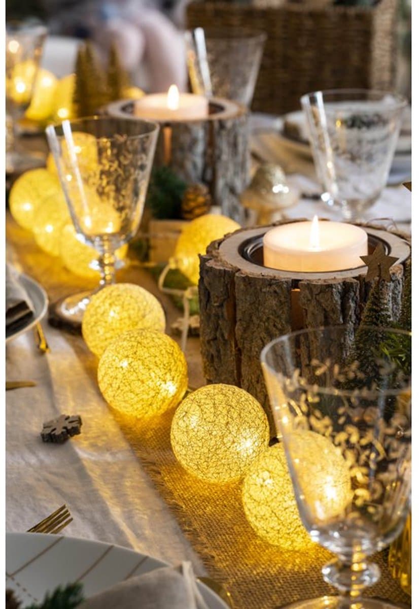 Treasure (Goud) LED lichtsnoer met 32 katoenen decoratieve bollen - Guirled – USB – met afstandbediening - lampionnen - lichtslinger