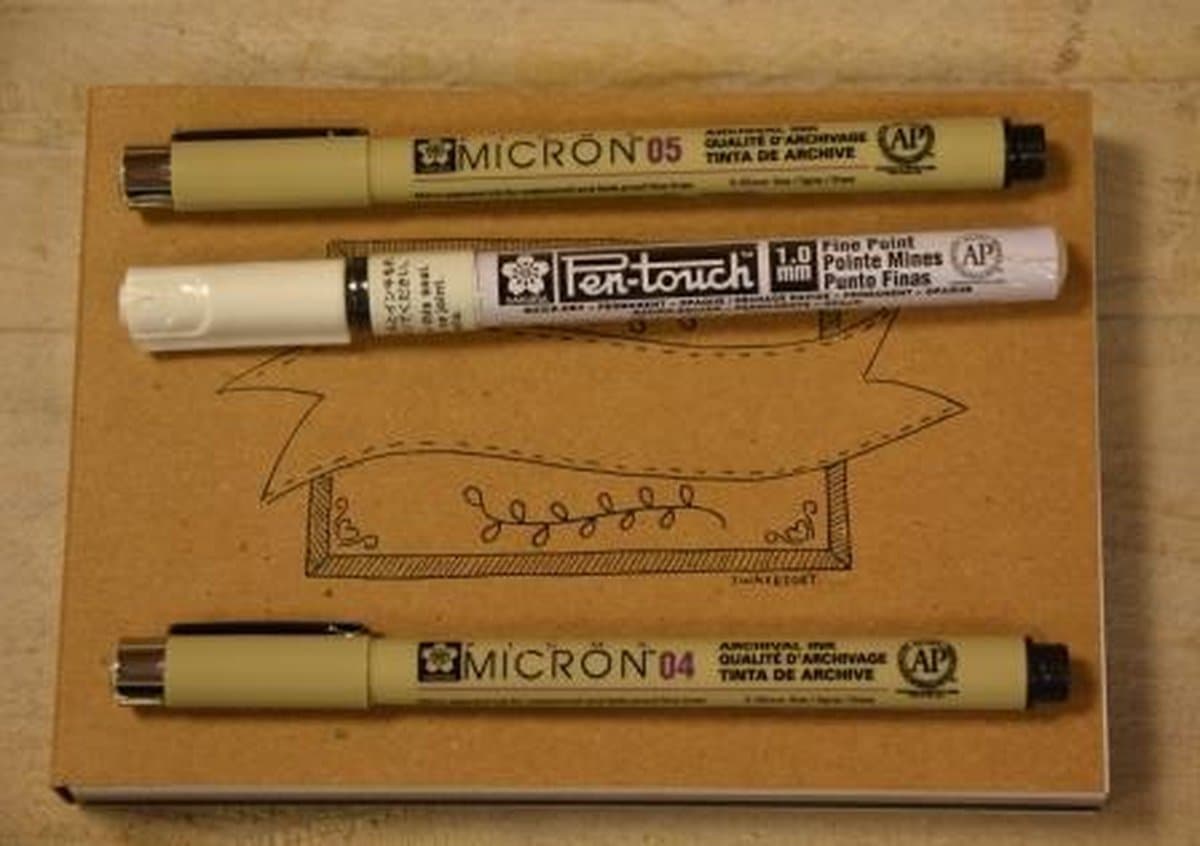 Oefenblok Handlettering wit/recyling bruin en zwart A6 + 3 handlettering pennen