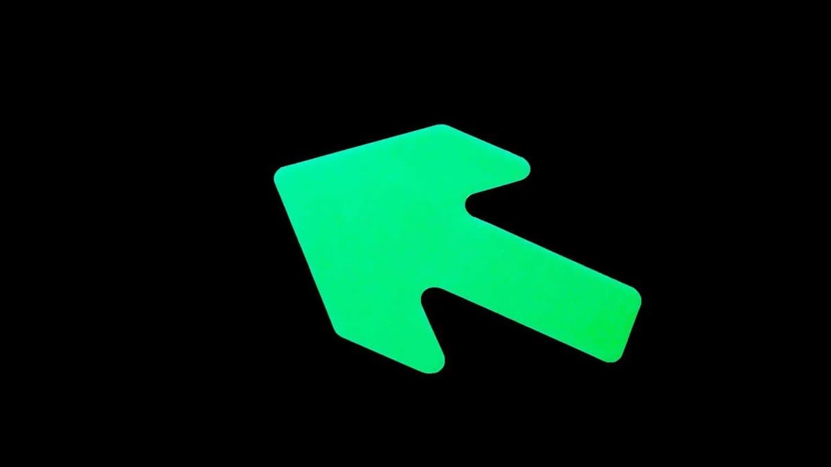 Pijl - Glow in the dark Glow-in-the-dark (fotoluminescent) 130 x 190 mm - vloersticker met vlakke toplaag