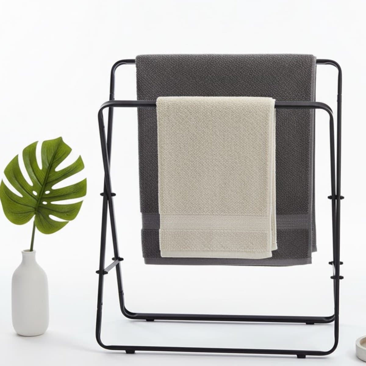 Lomera Vrijstaand Handdoekenrek - Metalen Handdoekrek - Zwart Handdoekenrek - Handdoekhouder Badkamer - Handdoekrek Zonder Boren - Antislip Handdoekrek - Krasvrij Handdoekenrek - Handdoekrek Met Rubber Voetjes - Handdoekrek