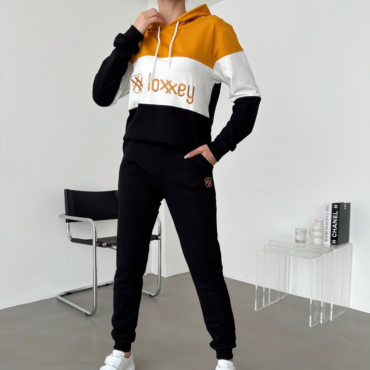 Loxxey® - Katoen - Vrijetijdspak - Joggingpak - Huispak - Home Wear - Hoodie - Trainingspak - Tracksuit - 1 Set (2 Delig) - Dames - Maat L - Mosterdgeel / Zwart