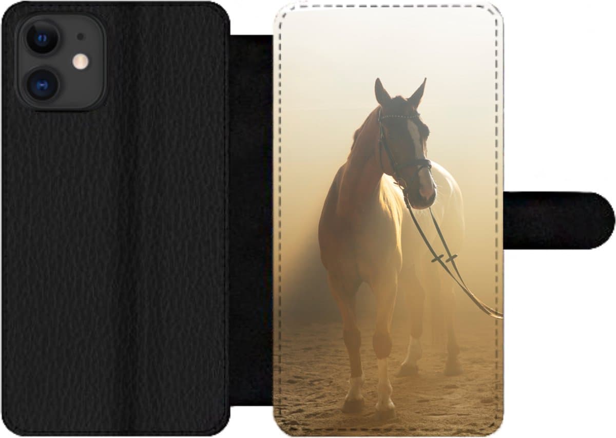 Telefoonhoesje Geschikt voor iPhone 12 Pro Max telefoonhoesje - Paard - Licht - Zand - Met vakjes - Wallet case met magneetsluiting
