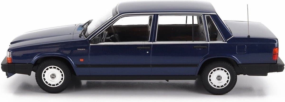 Volvo 740 GL 1986 - 1:18 - Minichamps