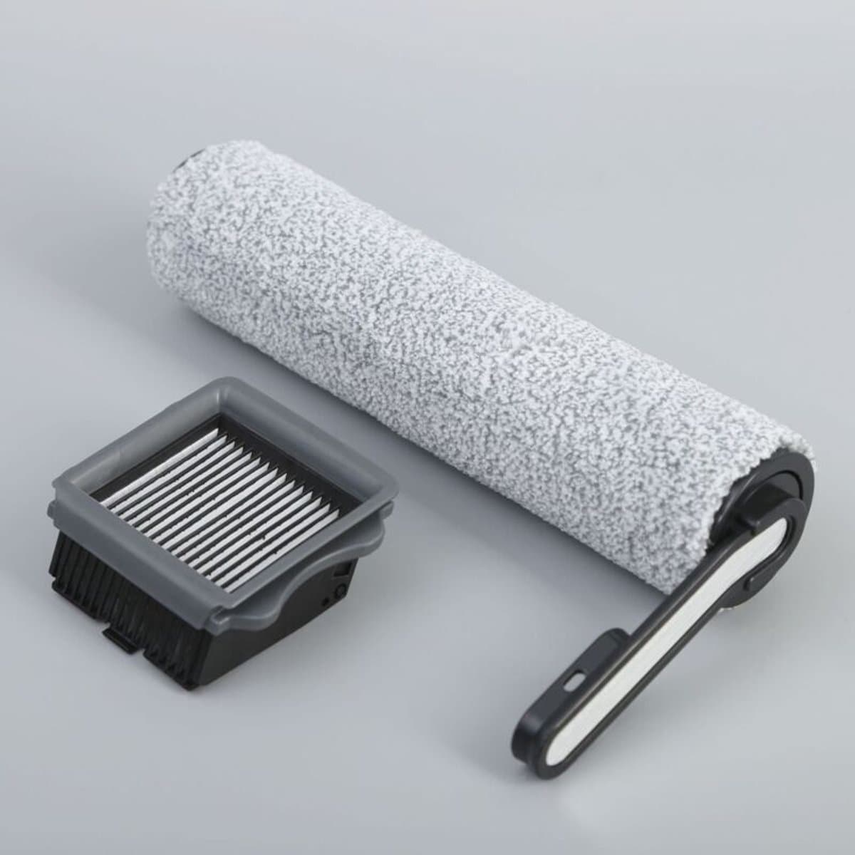 Nat- en droogstofzuiger, inclusief 2 rolborstels en 2 filters.