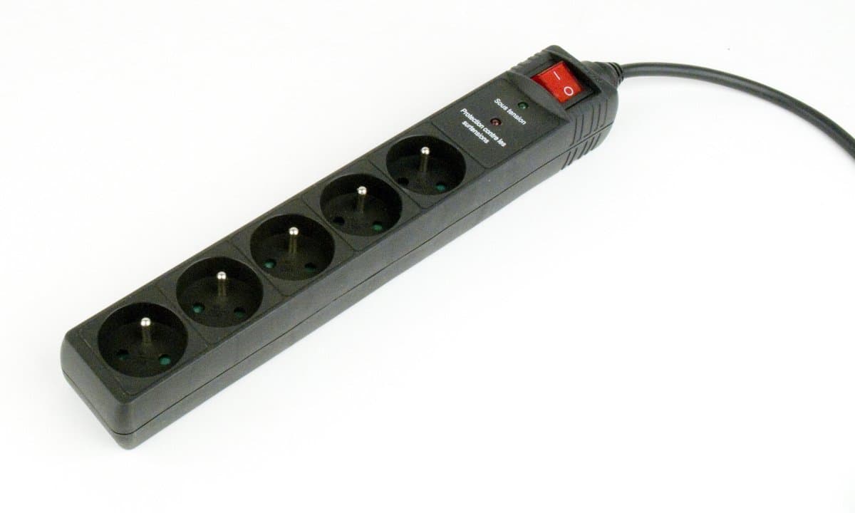 Stekkerdoos met schakelaar, 5 voudig, FR/BE, 1.5 meter, zwart
