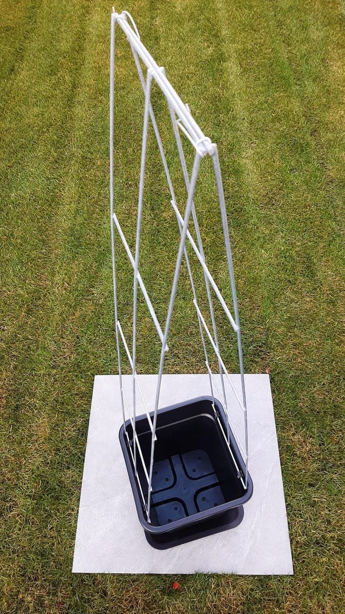 Plant Support - klimrek voor planten - Draadrek - Plantenrek - Tuinrek - Klimplantrek - Klimrek PUNT 1250 mm lang met pot en waterschotel