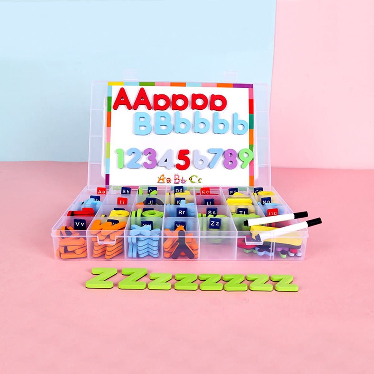 Magnetische letter- en cijfers voor kinderen: inclusief hoofdletters, kleine letters, cijfers en symbolen (koelkastmagneten) – geleverd met opbergdoos, magneetbord, stift en wisser.