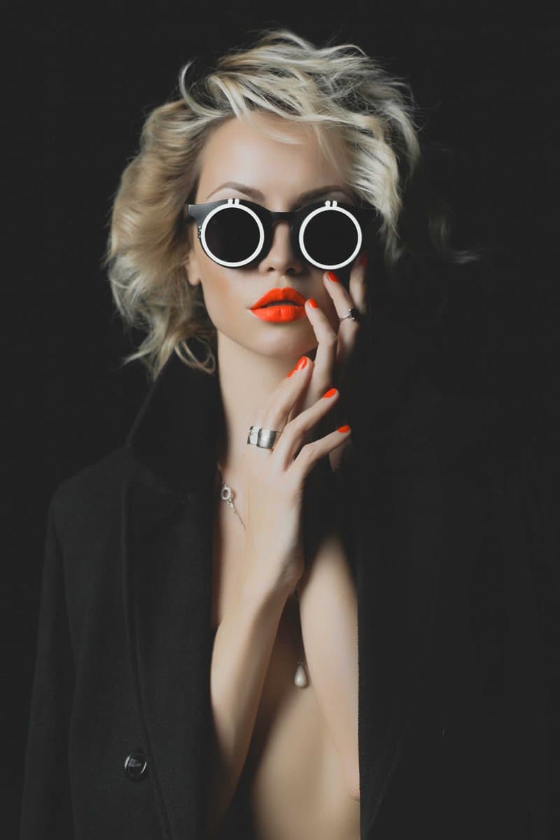 Printerior - Portrait of a women - Muurdecoratie - Luxe print - Wallart - Schilderij - Schilderij vrouw - portret vrouw - Red lips - Matte print - Dibond print - 120 x 180cm