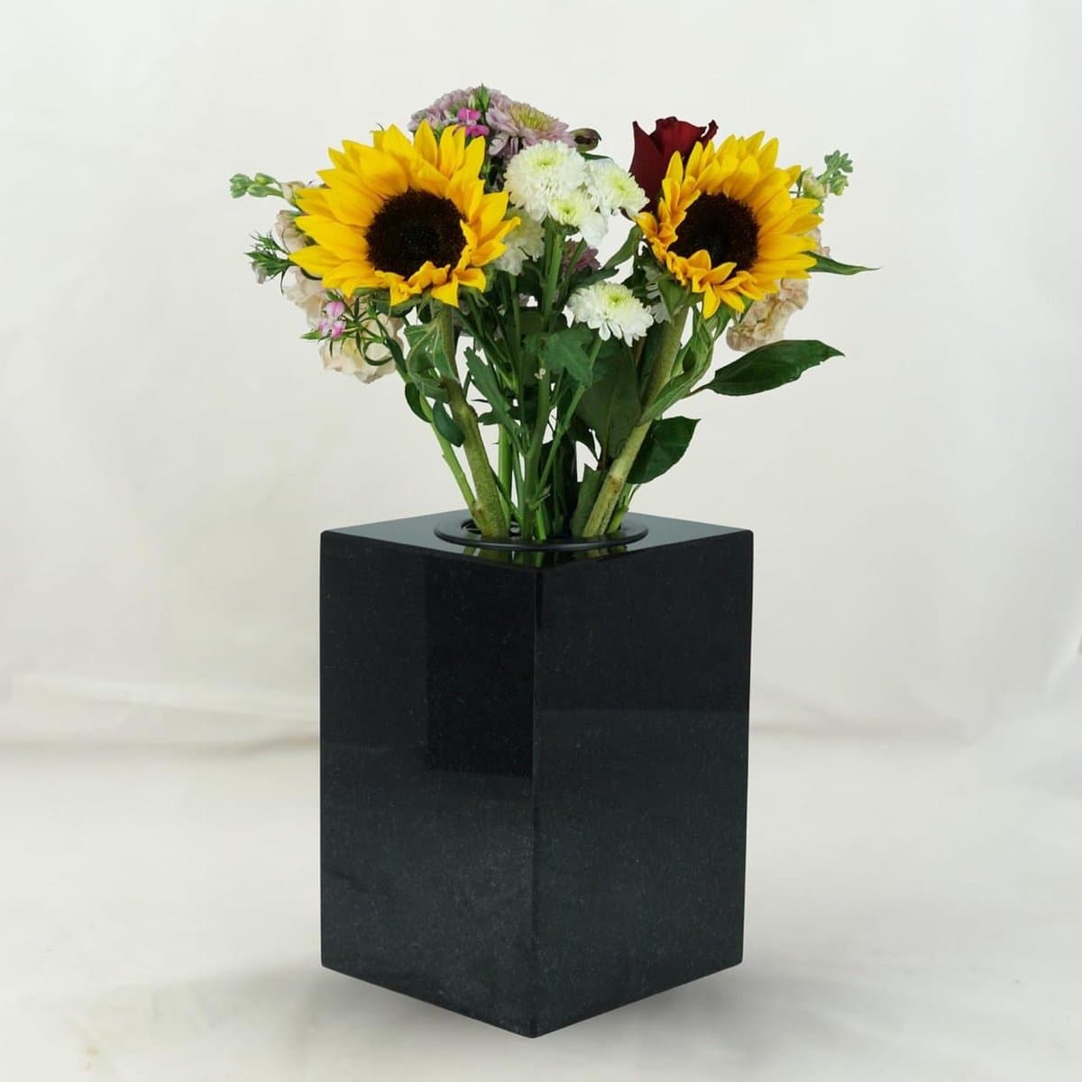 Grafvaas Graniet - Bloemenvaas Buiten - Bloemen Presenteren - Hoogglans Gepolijst - 25 cm Hoog - Zwart