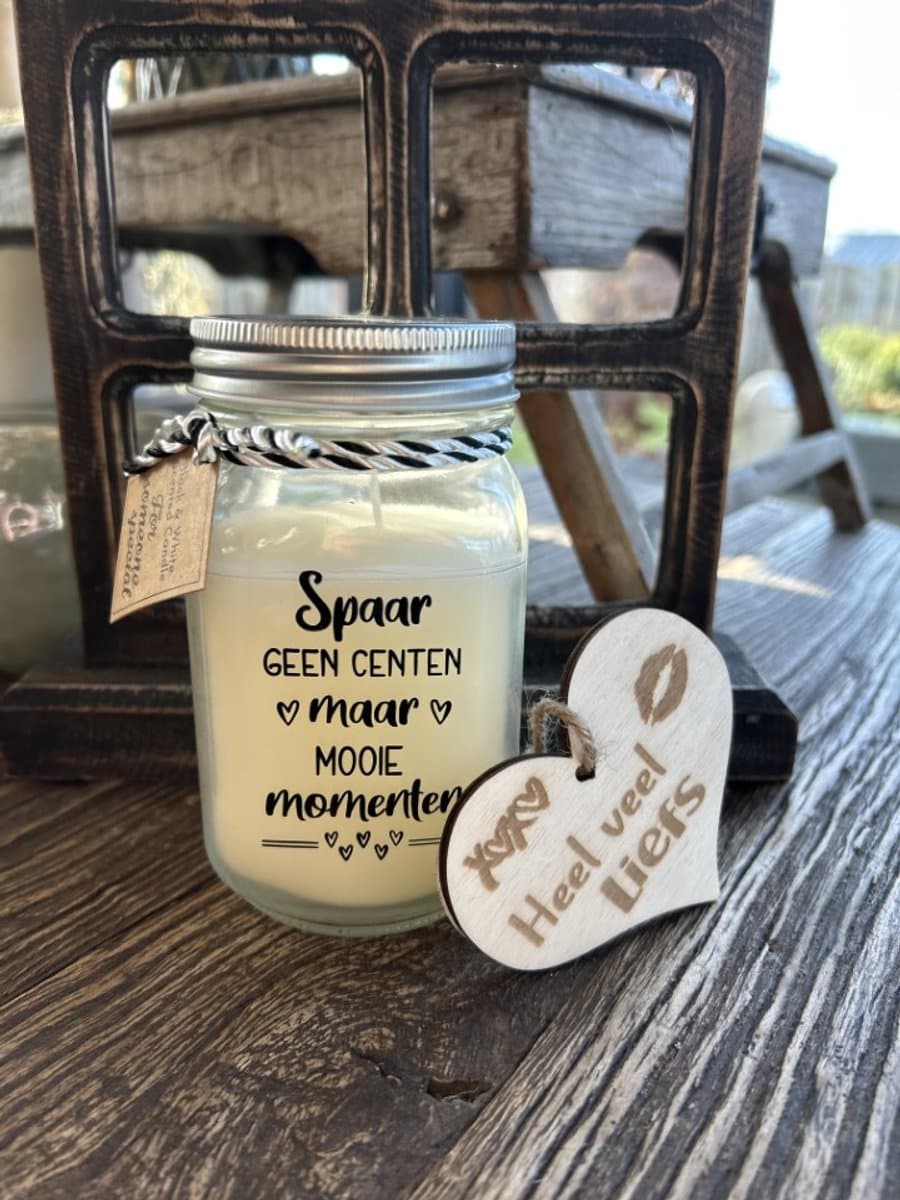 Creaties van Hier - Black & White scented candles Spaar geen centen met houten hartje – 13,5 cm – vanille
