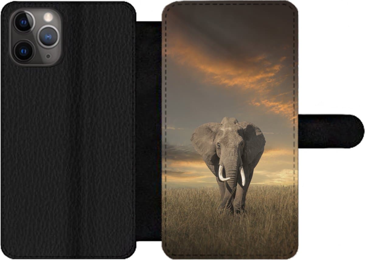 Telefoonhoesje Geschikt voor iPhone 11 Pro Max telefoonhoesje - Olifant - Dieren - Gras - Natuur - Met vakjes - Wallet case met magneetsluiting