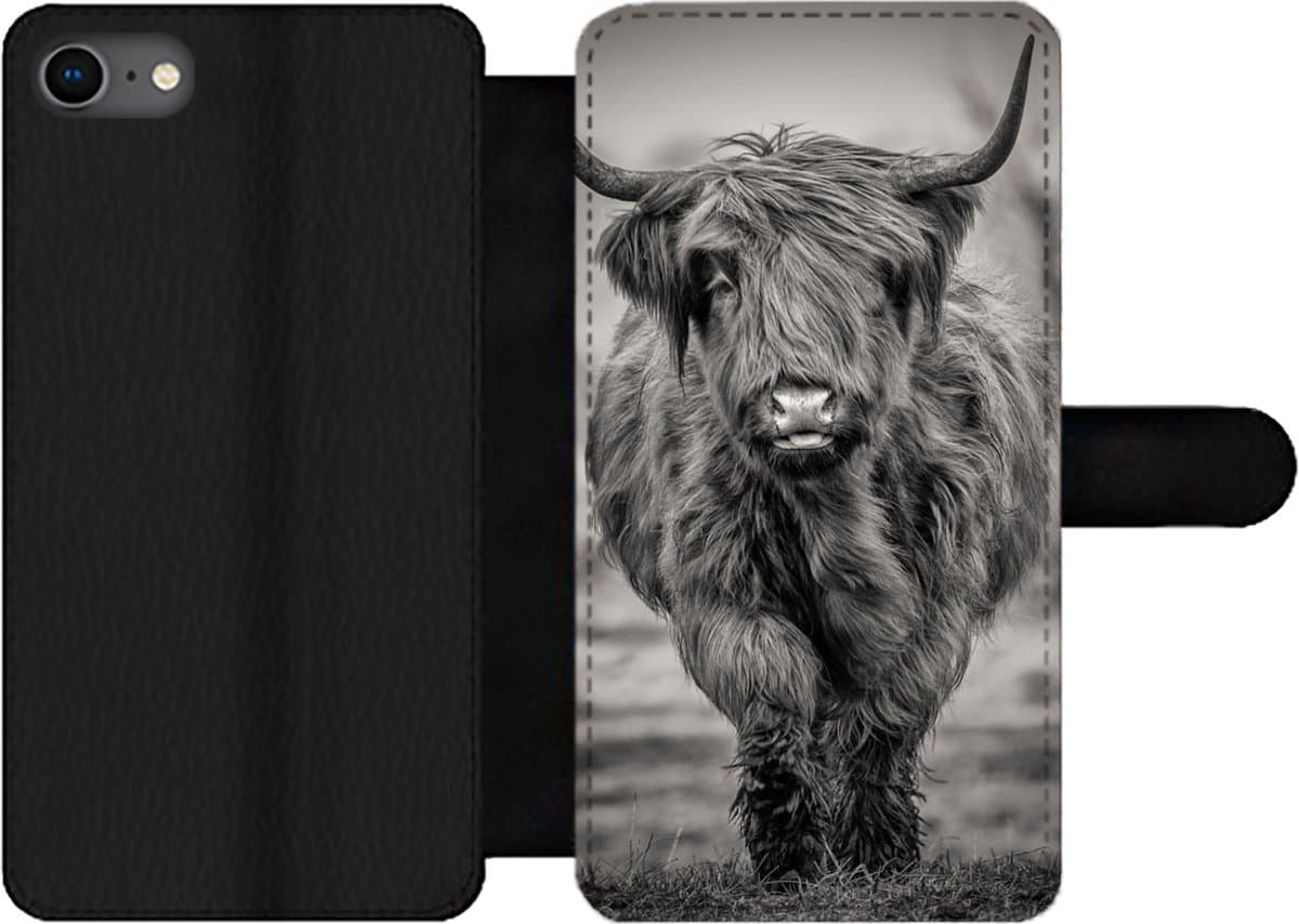 Telefoonhoesje Geschikt voor iPhone 8 telefoonhoesje - Schotse Hooglander - Zwart - Wit - Met vakjes - Wallet case met magneetsluiting
