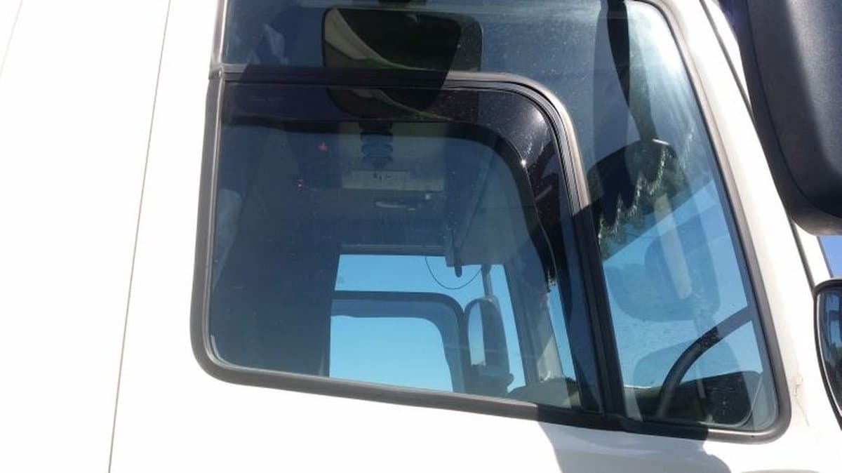 Daf CF euro 6 getinte windgeleiders zijwindschermen raamgeleiders bouwjaar 2004 - 2024 set a 2 stuks raamspoilers fenders visors windgeleiders pasvorm