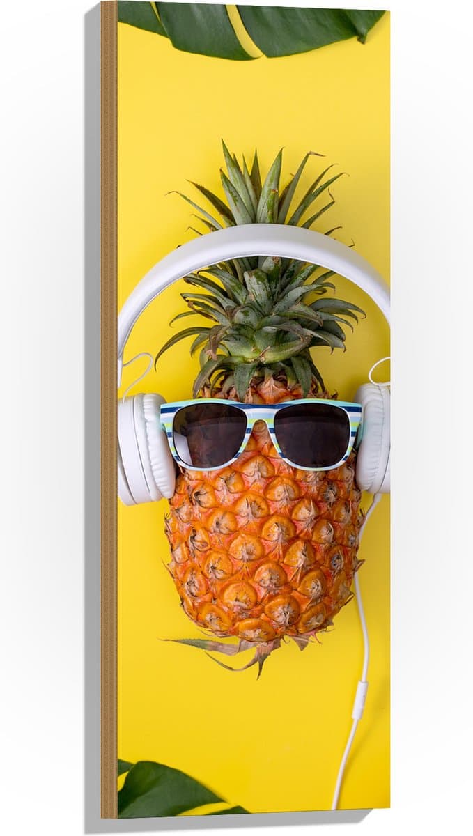 Hout - Ananas met Witte Headset op Felgele Achtergrond - 30x90 cm - 9 mm dik - Foto op Hout (Met Ophangsysteem)