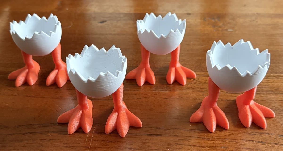 4 stuks Feestelijke eierdopjes op pootjes, voor elke feestelijk opgemaakte tafel. Uniek design.