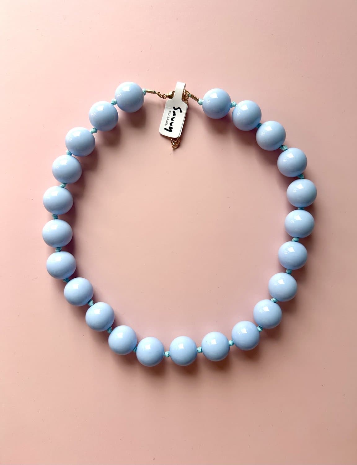 Ketting - colour stone necklace - blauwe statement ketting met ronde kralen - ketting - statement ketting - ketting met kralen -kralenketting - blauwe ketting - bubble grote kralen ketting -blue necklace - lange ketting - schakelketting -ciao ketting