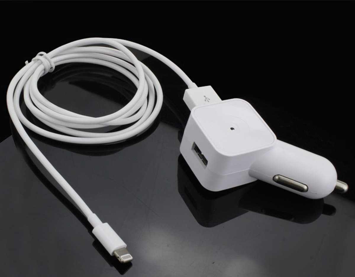 Muvit autolader Apple lightning  connector - wit - 1 Amp - 1.2m