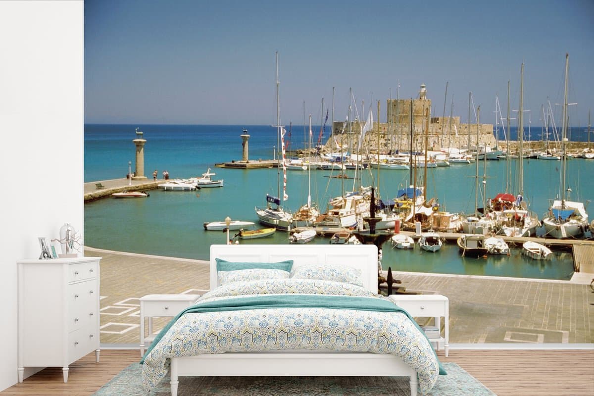 Behang - Fotobehang Prachtig uitzicht over de haven van de Oude stad van Rhodos - Breedte 525 cm x hoogte 350 cm