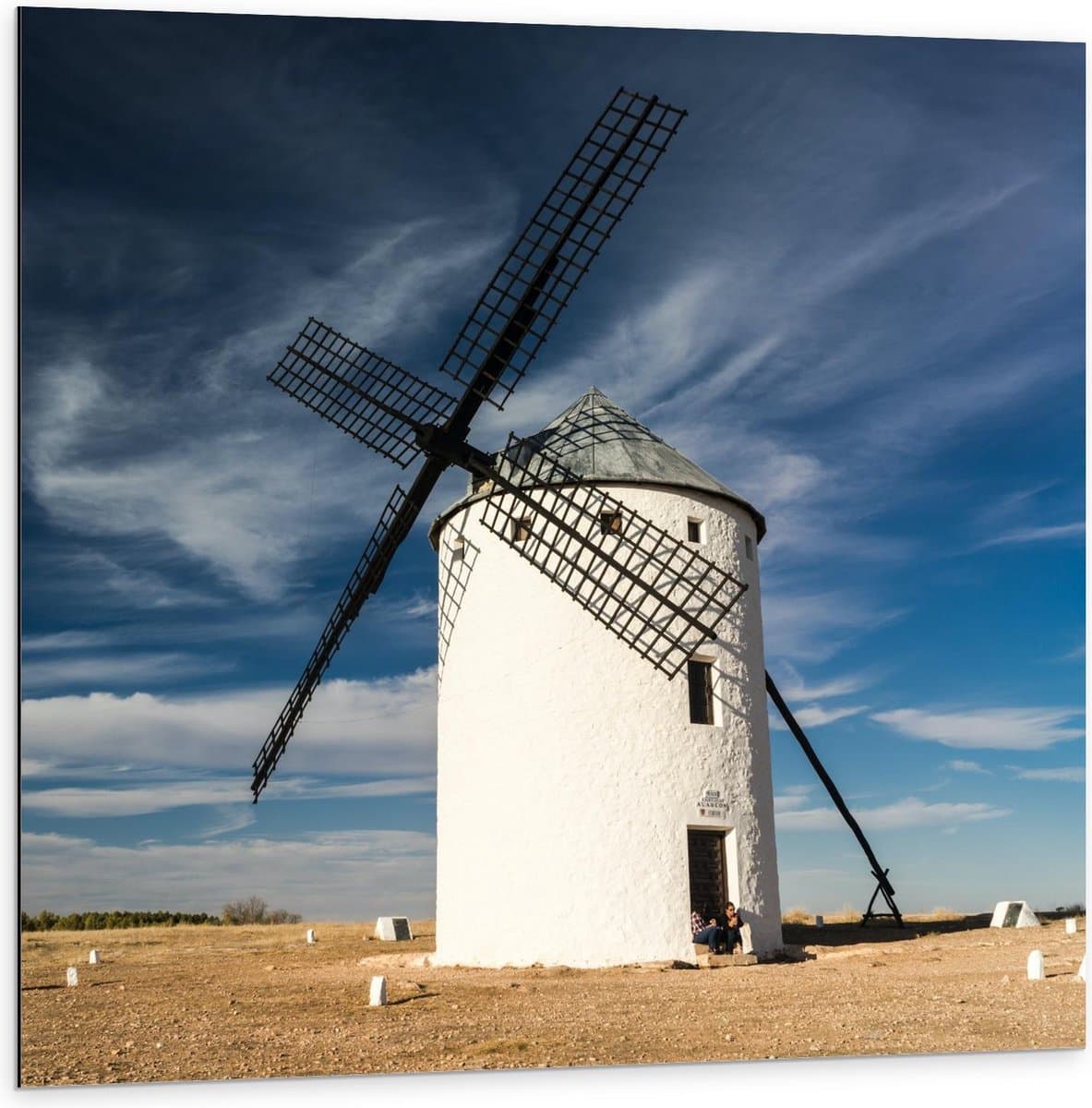 Dibond - Windmolen met Donkere Lucht - 100x100cm Foto op Aluminium (Wanddecoratie van metaal)