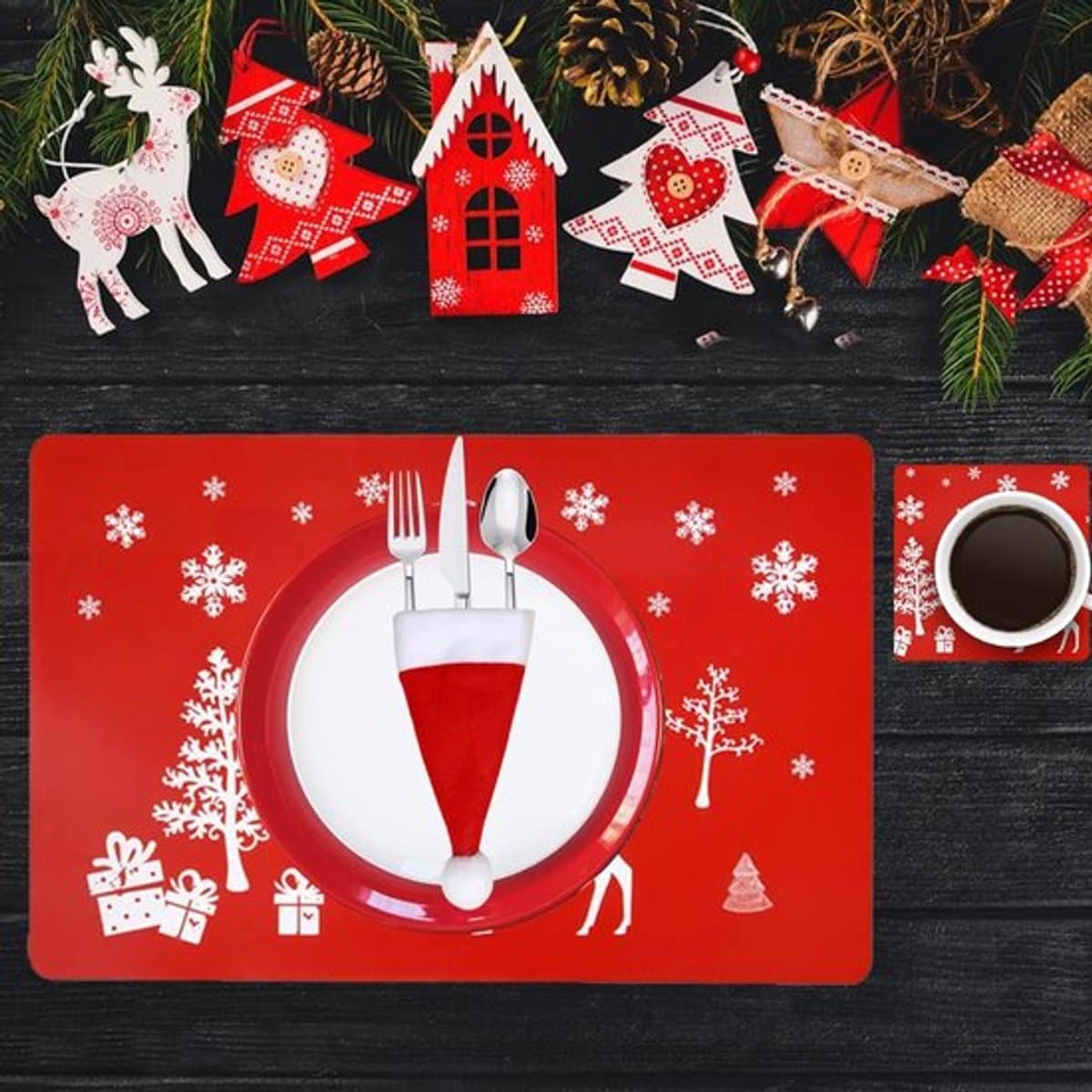 Candala Set Kerst Placemats en Onderzetters - Tafelmatten voor Kerst Diner Decoraties (Rood)