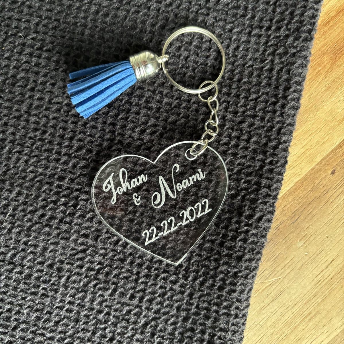 Hart sleutelhanger met namen en datum- sleutelhanger - liefde - valentijn cadeau - hart