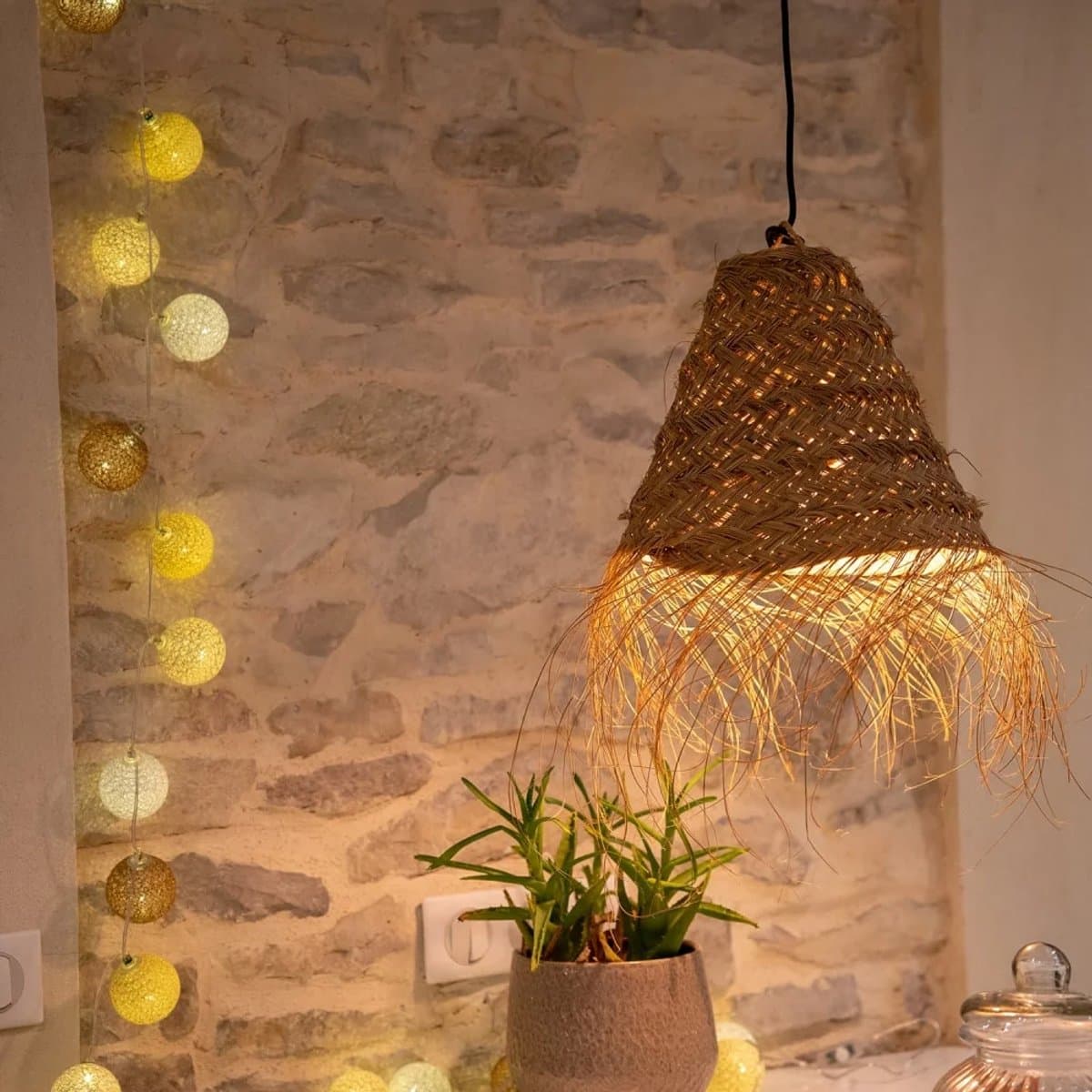 Radiance LED lichtsnoer met 24 katoenen decoratieve bollen - Guirled – USB – met afstandbediening - lampionnen - lichtslinger