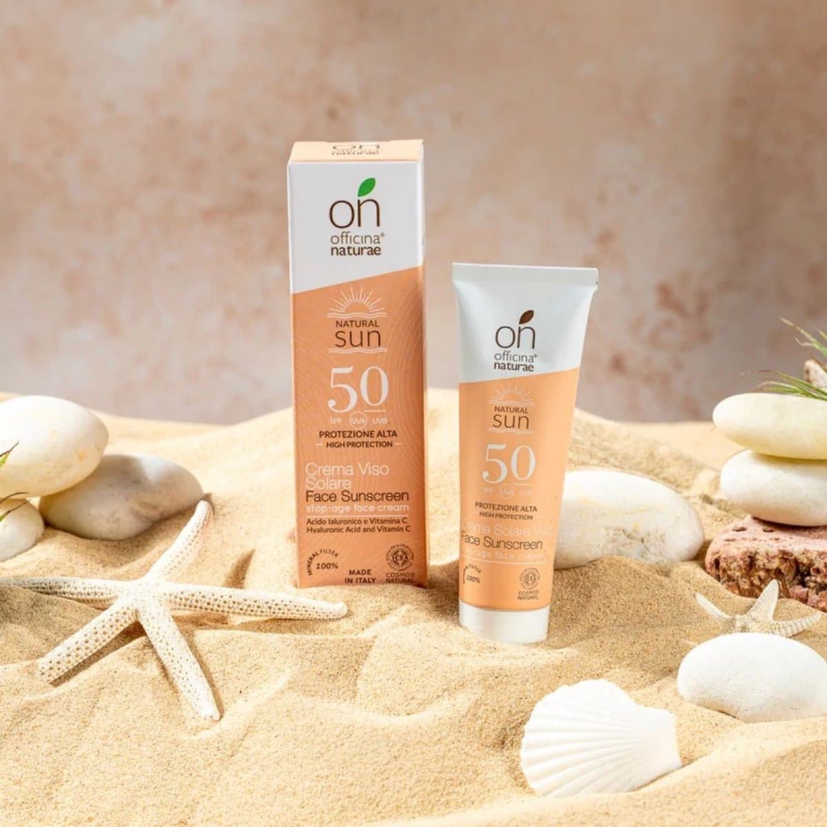 ON sun - Officina Naturae - Biologische zonnecrème gezicht SPF 50 - Minerale filters - Anti age zonnebrandcrème - met hyaluronzuur en vitamine C zonder parfum - Zeer hoge bescherming gelaat en decolleté - 30 ml