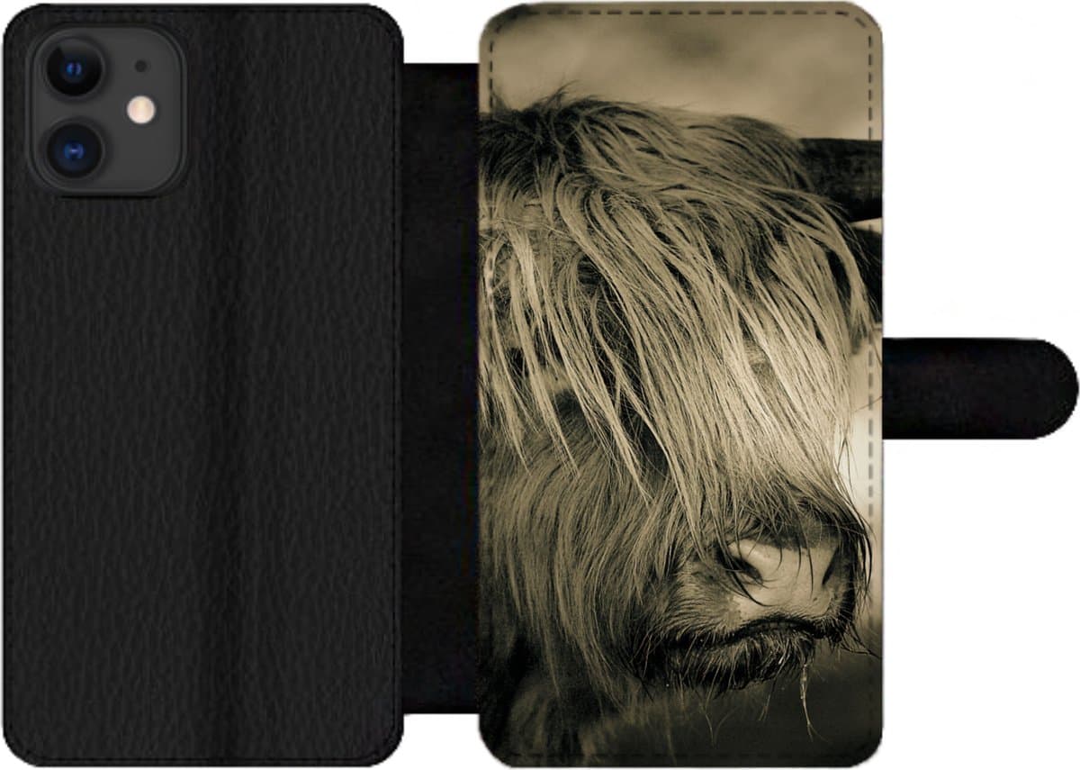 Telefoonhoesje Geschikt voor iPhone 12 Pro Max telefoonhoesje - Schotse Hooglander - Dieren - Haar - Met vakjes - Wallet case met magneetsluiting