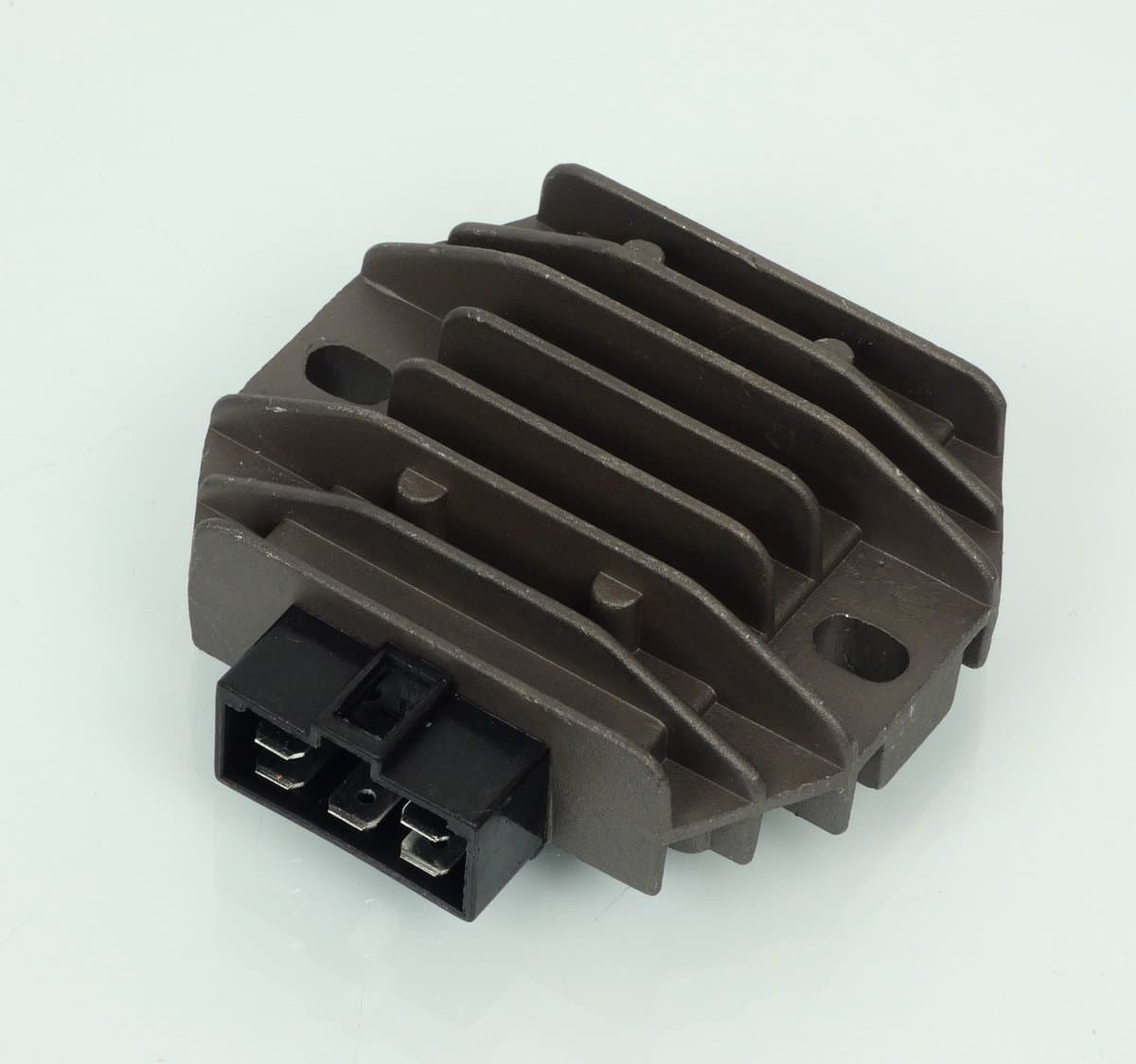 Régulateur redresseur de tension P2R pour Moto Yamaha 125 YBR 2007 à 2012 Neuf