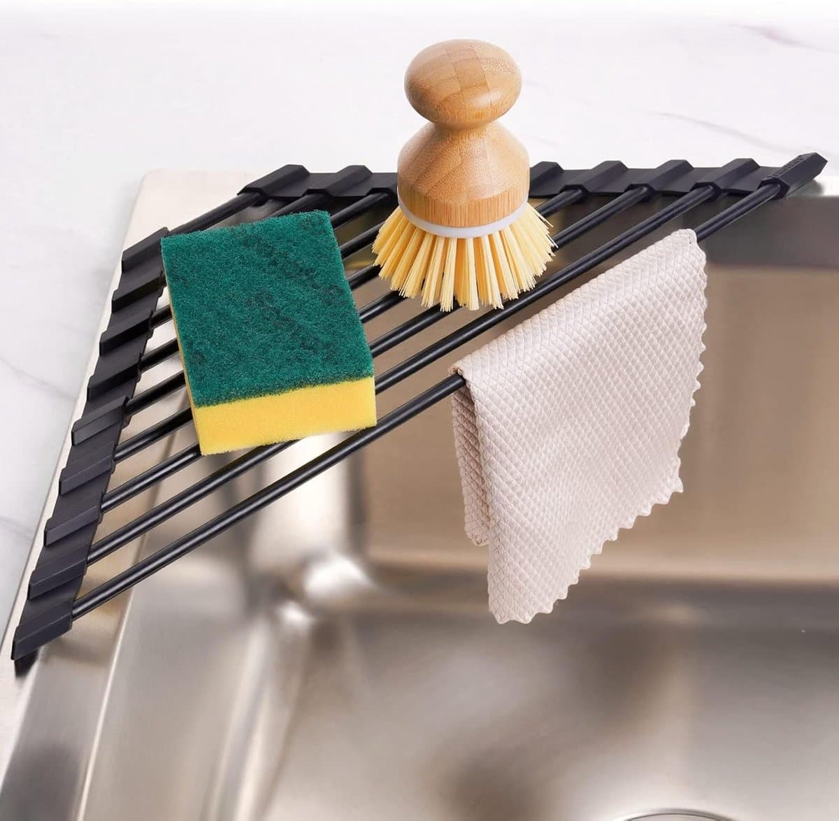 OLOEY Klein driehoekig oprolbaar droogrekje met siliconen coating-roestvrijstalen frame-geschikt voor hoeken van de gootsteen- multifunctioneel afdruiprek en opbergrek voor in de keuken- ruimtebesparend (zwart)