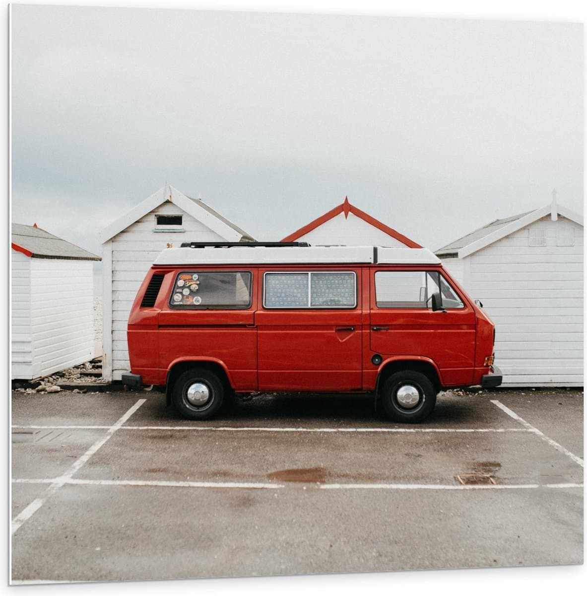 Forex - Rode Kampeerbus - 100x100cm Foto op Forex