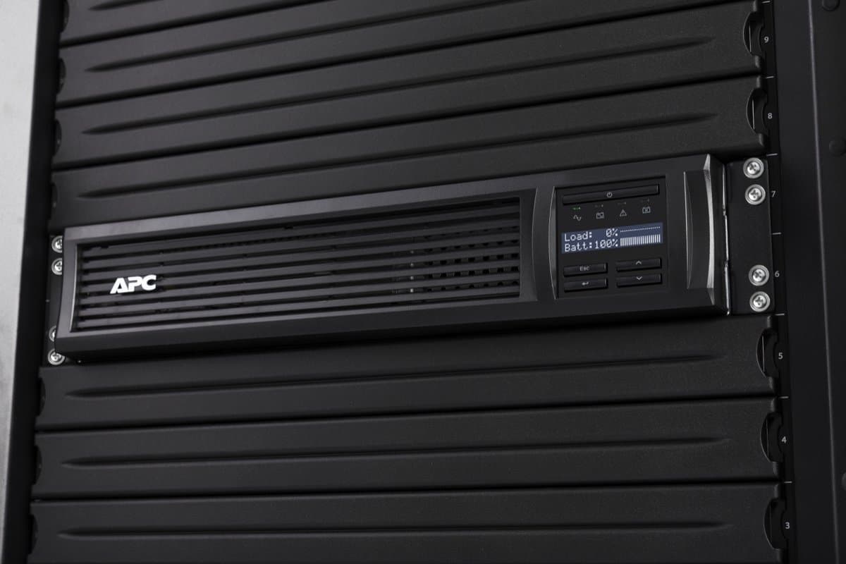 APC Smart-UPS 750VA noodstroomvoeding 4x C13, USB, rack mountable, NMC