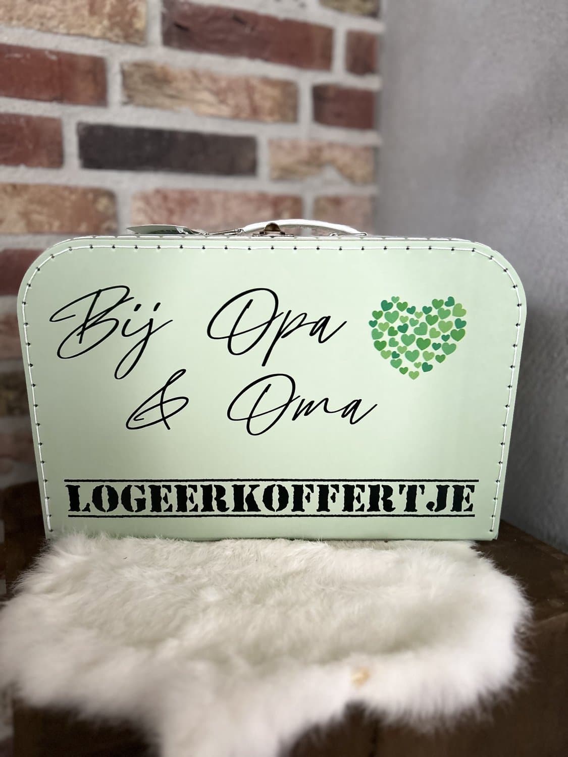 Creaties van Hier - Koffer groen met groene achtergrond - Maat S - L25,5xB18xH8,3 cm - opa en oma - logeerkoffer - Karton