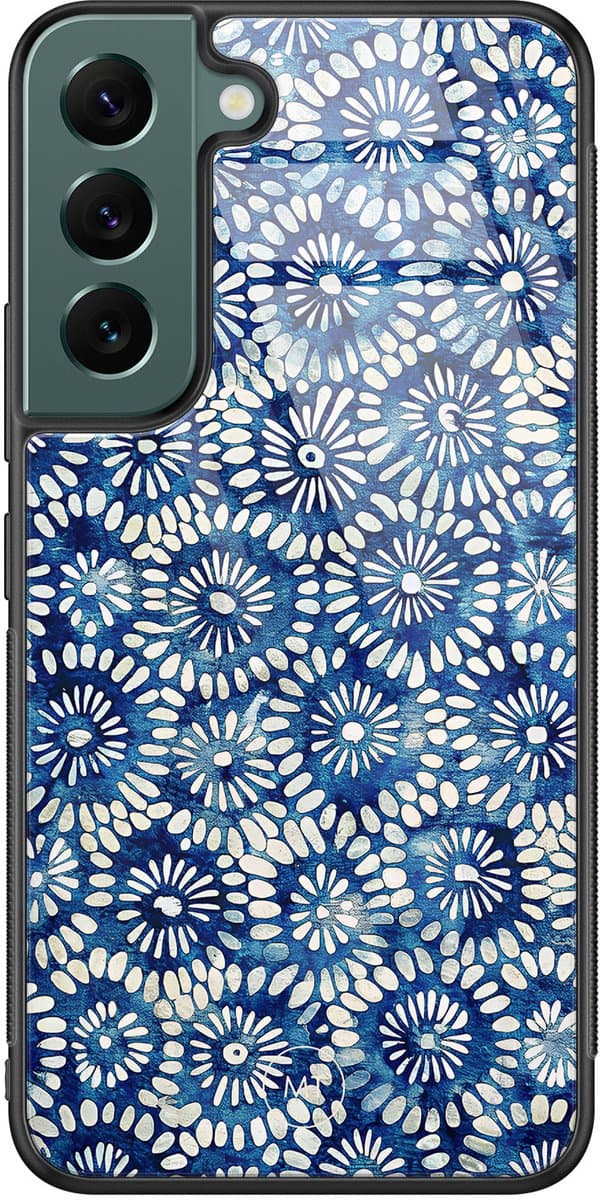 Hoesje geschikt voor Samsung Galaxy S22 - Azure daisies - Hard Case Zwart Back Cover - Bloemen - Blauw - Mooie Telefoonhoesjes