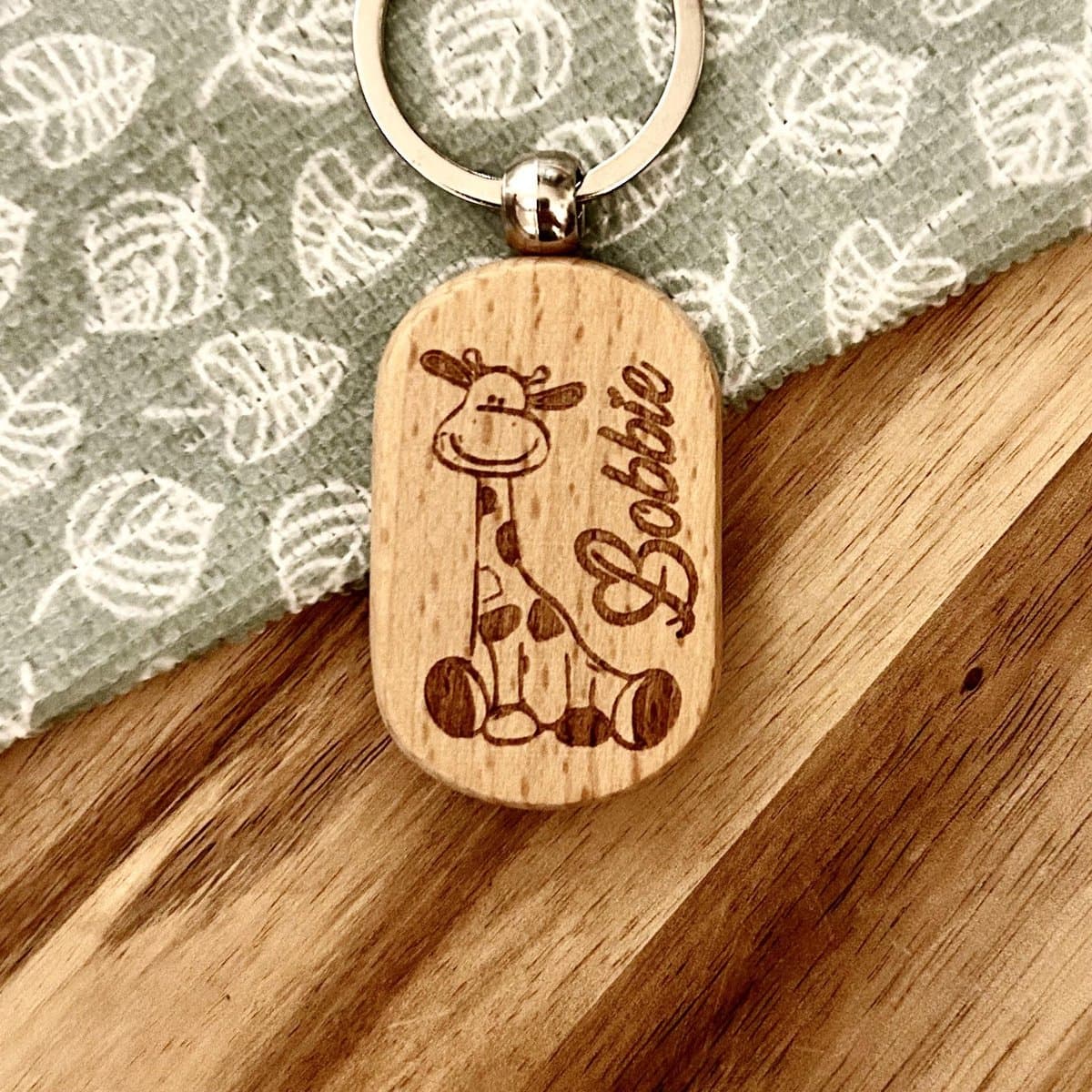 Giraffe sleutelhanger met naam - cadeau - hout - keychain - gepersonaliseerd