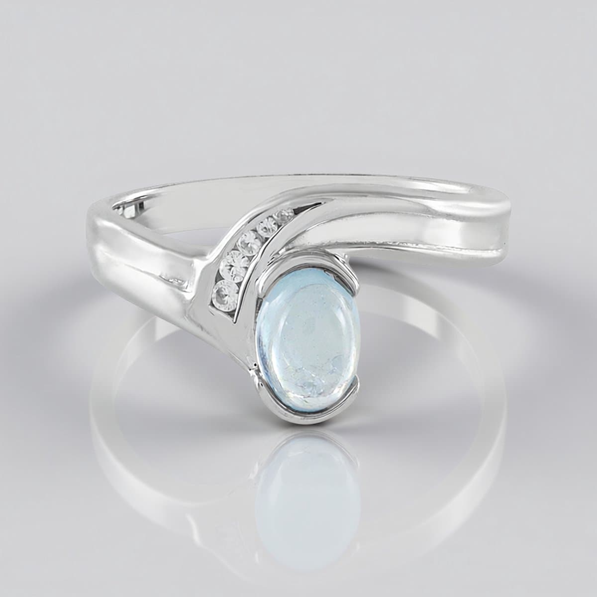 Cavill - Zilveren Ring met Ovale Ofiki Aquamarijn 0,838 ct - 925 Sterling Zilver Platina Verguld - Moderne Elegante Damesring met Zirkonia 0,050 ct