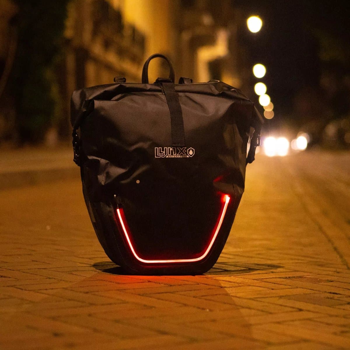 Fietstas Enkel Met LED Lynx Rocky XL - Waterdicht - 25 Liter - Zwart