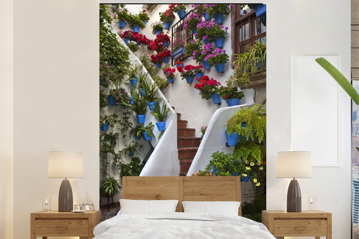 Behang - Fotobehang Trappen versiert met bloemen in het Spaanse Córdoba - Breedte 145 cm x hoogte 220 cm
