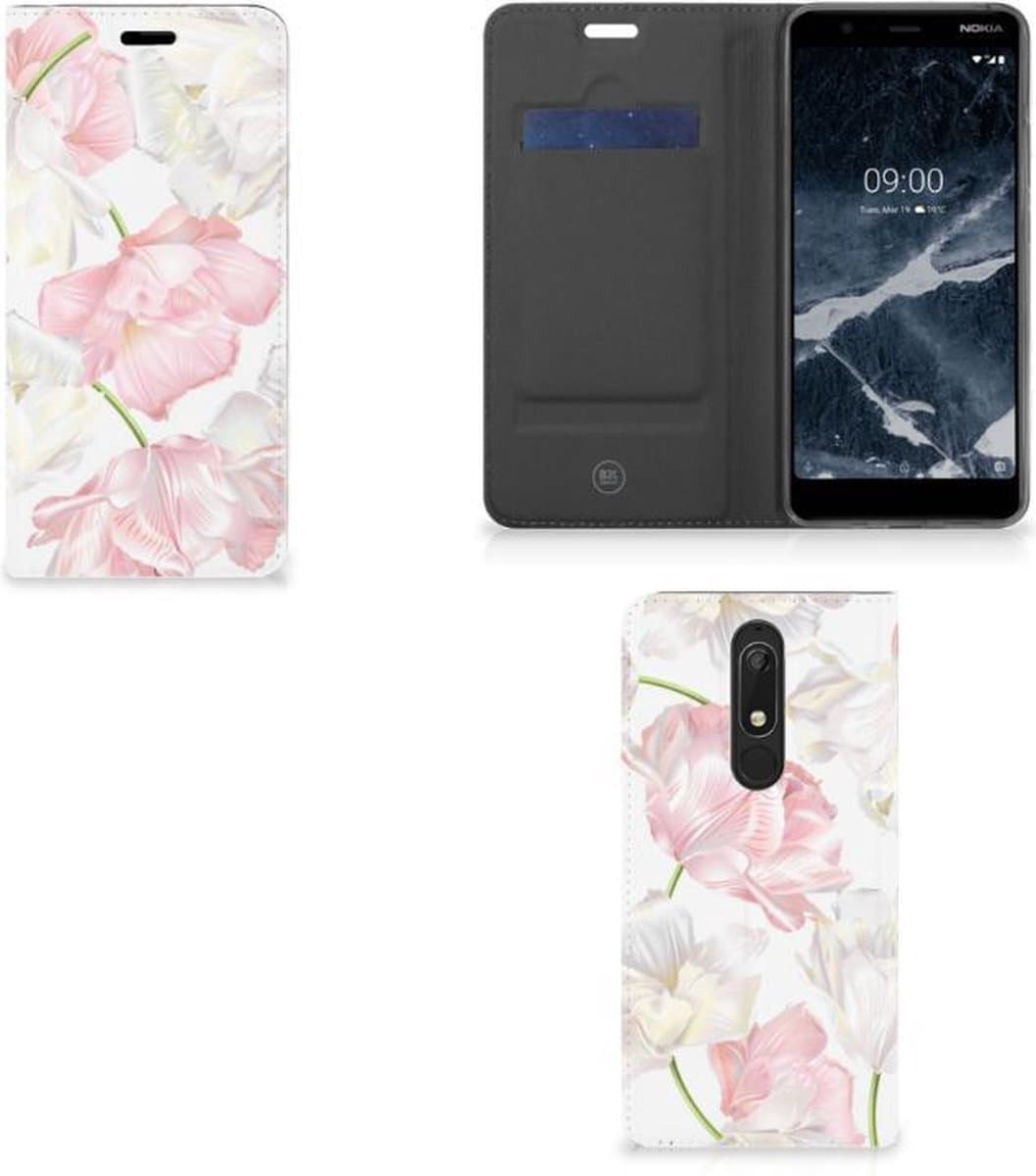 Nokia 5.1 (2018) Smart Cover Lovely Flowers