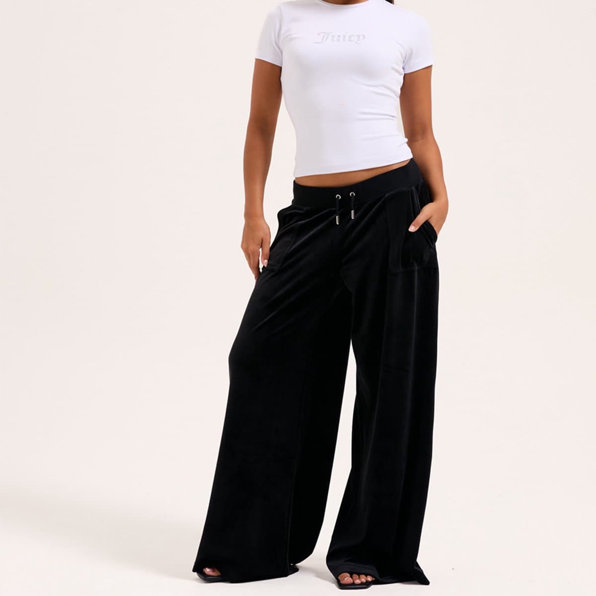 Juicy Couture Juicy Couture Yuka Wide Leg Jogger With Jc Embroidery ZWART - Maat XL