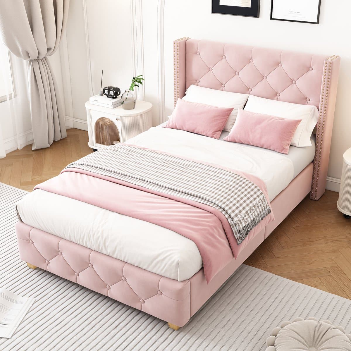 HAUSS SPOLE Gestoffeerd Bed 90x200cm - Eenpersoonsbed Met Knoptufting En Nieten - Lattenbodem Inclusief - Houten Poten - Fluweel - Roze - Zonder matras